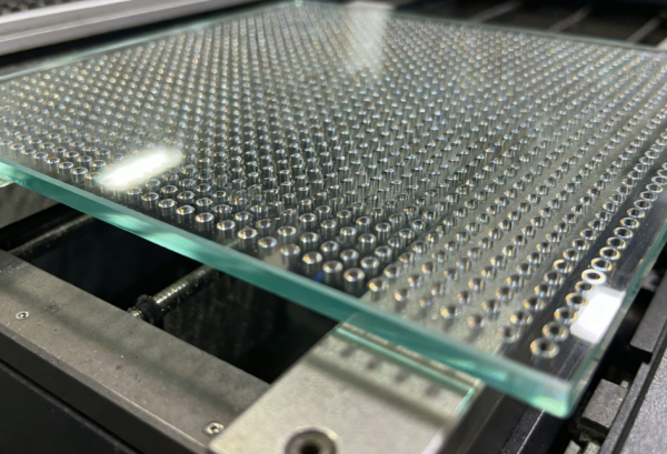 聚焦高鋁玻璃精密加工：紅外皮秒激光鉆孔設備賦能深蘇滬產業，超越激光彰顯品牌實力